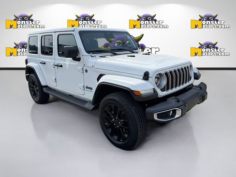 Used 2025 Jeep Wrangler Sahara 4xe image 3