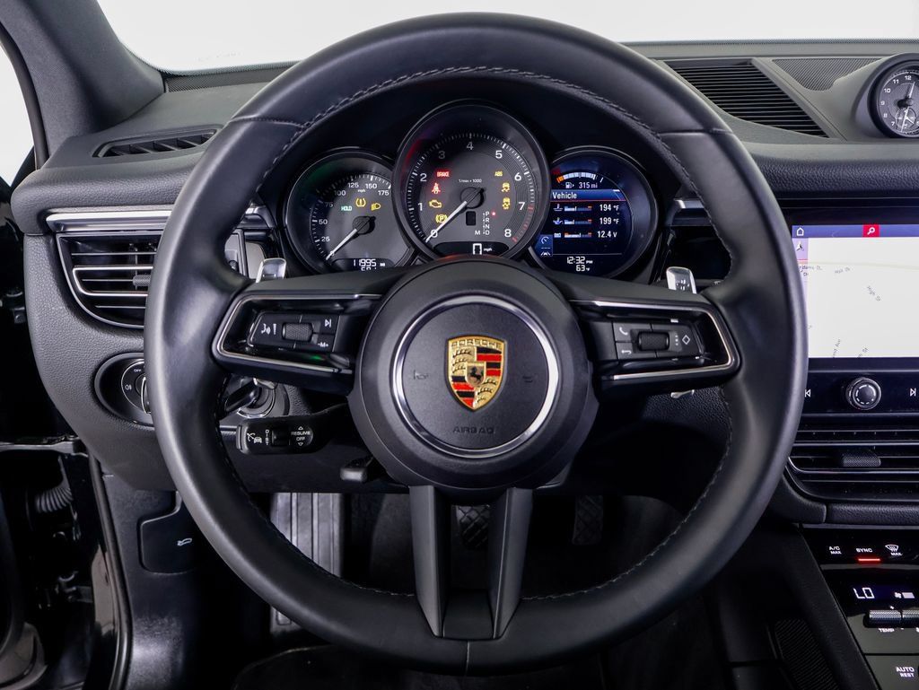 Certified 2024 Porsche Macan AWD/4WD image 23