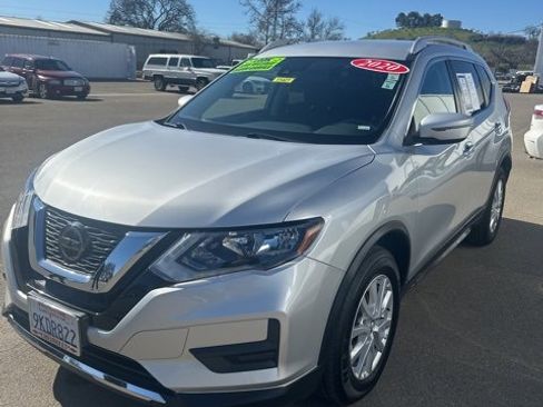 Used 2020 Nissan Rogue SV image 3