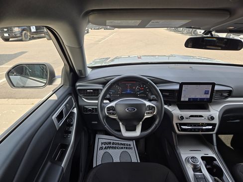 Certified 2023 Ford Explorer XLT w/ Class IV Trailer Tow Package image 2