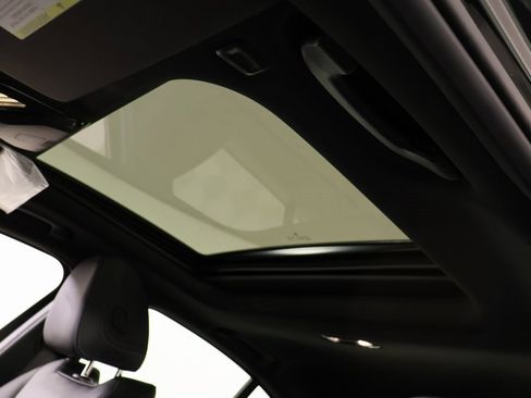 Used 2023 BMW 330i Sedan w/ Premium Package image 16