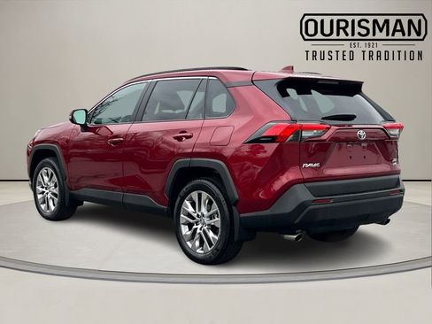 Used 2020 Toyota RAV4 XLE Premium image 4