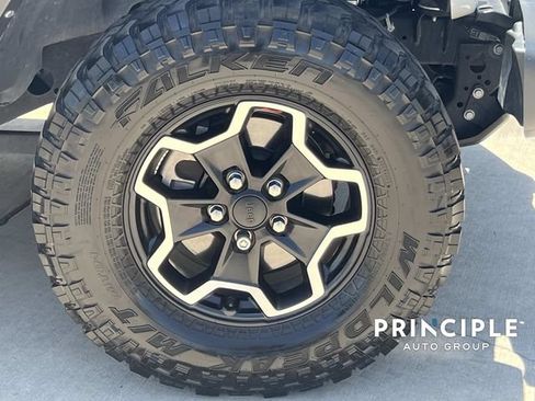 Used 2021 Jeep Gladiator Rubicon AWD/4WD image 4