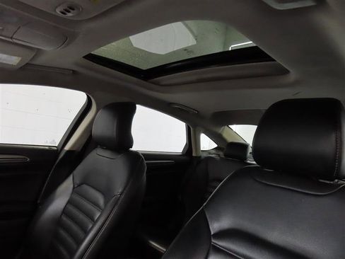 Used 2019 Ford Fusion SEL image 19