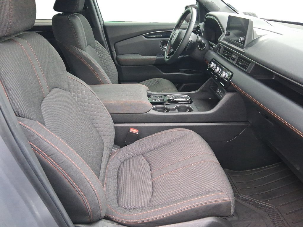 Used 2025 Honda Pilot Sport image 27