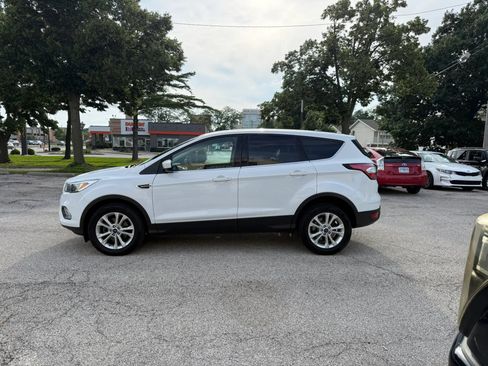Used 2017 Ford Escape SE FWD image 4