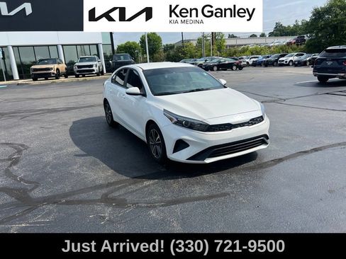 Used 2022 Kia Forte LXS FWD image 3