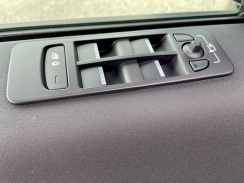 Certified 2025 Land Rover Discovery Sport S AWD/4WD image 11