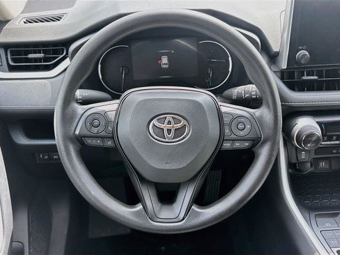 Used 2025 Toyota RAV4 XLE AWD/4WD image 17