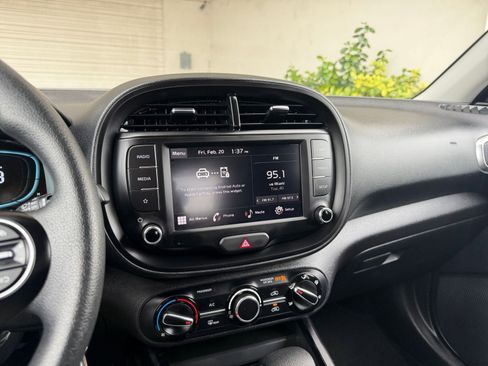 Used 2025 Kia Soul LX w/ LX Technology Package image 20