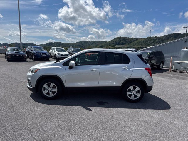 Used 2022 Chevrolet Trax LS w/ Tint and Cruise Package FWD image 5