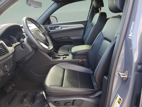 Used 2021 Volkswagen Atlas Cross Sport SE w/ Panoramic Sunroof Package image 22