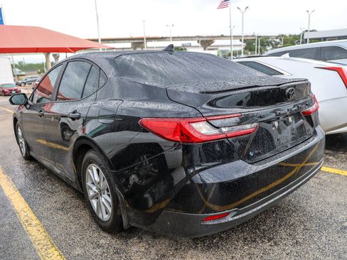 Used 2025 Toyota Camry LE w/ Convenience Package FWD image 10