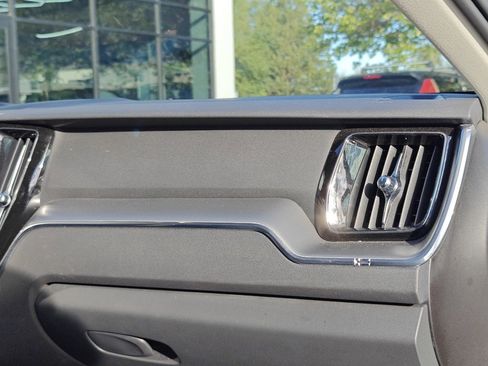 Used 2025 Volvo XC60 B5 Core image 29