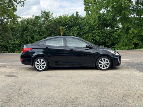 Used 2013 Hyundai Accent GLS w/ Premium Pkg FWD image 5