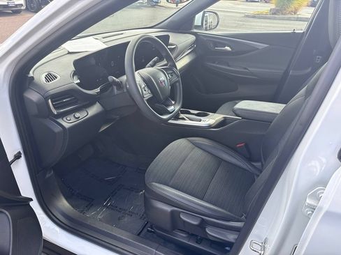 Used 2025 Buick Envista Preferred FWD image 13