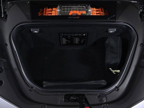 Used 2023 Ferrari SF90 Spider image 32