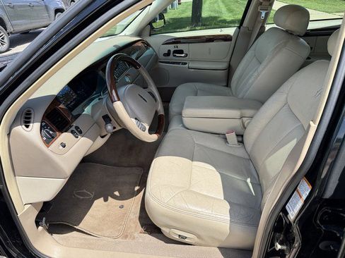 Used 2001 Lincoln Town Car Cartier image 9