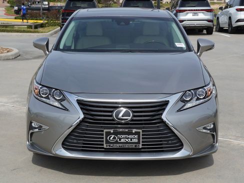 Used 2017 Lexus ES 350 w/ Luxury Package image 2