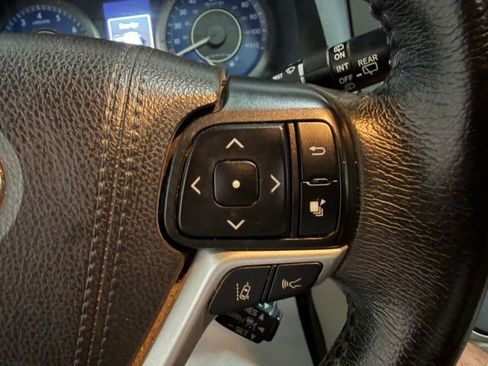 Used 2020 Toyota Sienna XLE FWD image 38
