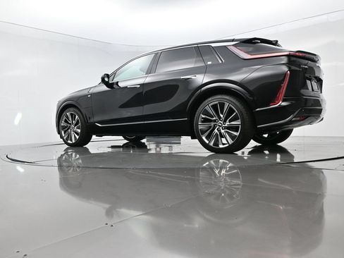 Used 2026 Cadillac Lyriq Signature Luxury AWD/4WD image 47