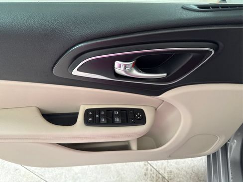 Used 2017 Chrysler 200 Limited Platinum FWD image 32