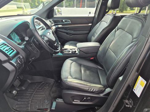 Used 2017 Ford Explorer Limited w/ Equipment Group 301A AWD/4WD image 9