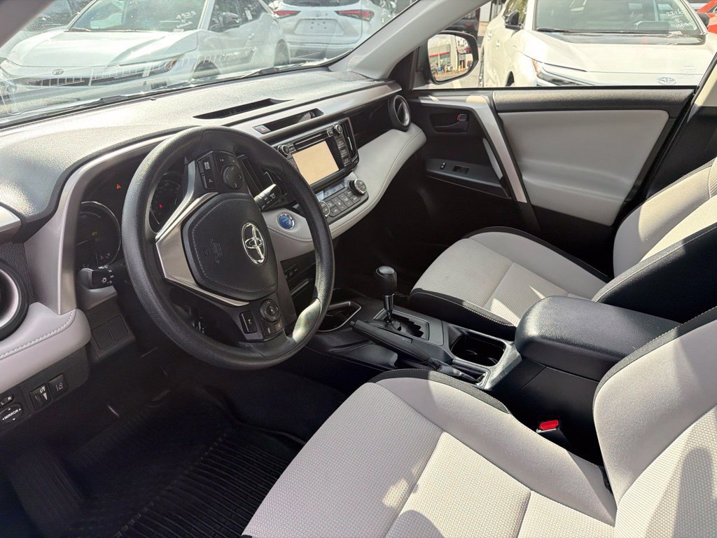 Used 2018 Toyota RAV4 LE AWD/4WD image 20