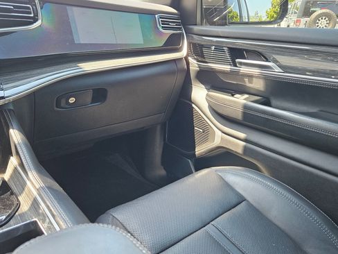 Used 2022 Jeep Wagoneer Series II RWD image 11