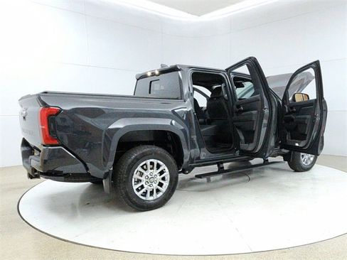 Used 2025 Toyota Tacoma Limited image 12