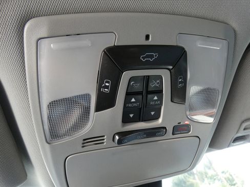 Used 2018 Toyota Sienna Limited image 63