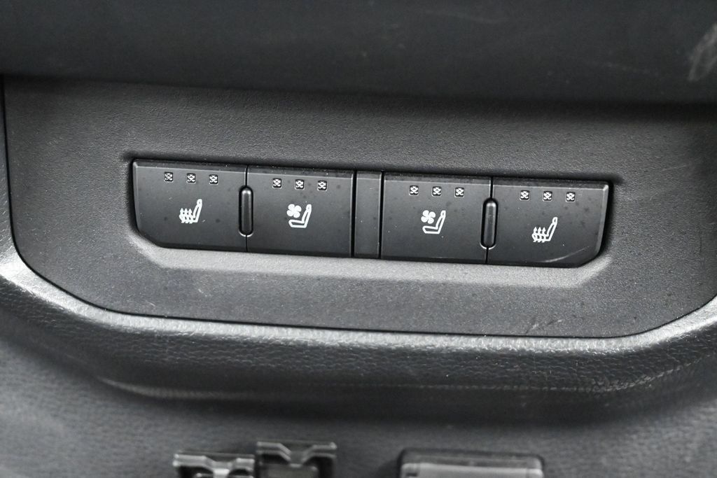 Used 2024 Toyota Tundra Platinum AWD/4WD image 33