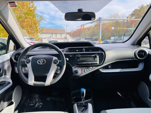 Used 2013 Toyota Prius C Two image 21