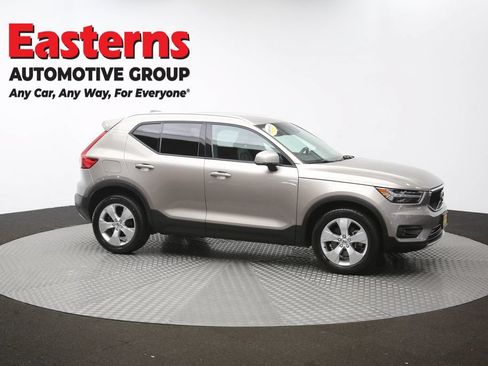 Used 2022 Volvo XC40 T4 Momentum FWD image 48