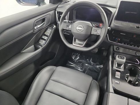 Certified 2025 Nissan Rogue SL FWD image 15