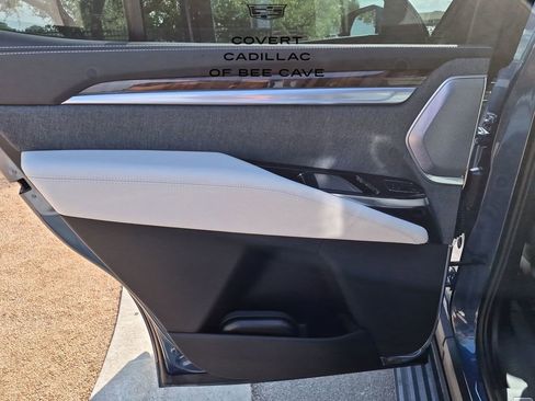 New 2026 Cadillac Escalade Platinum Sport w/ LPO, ONYX Package image 38