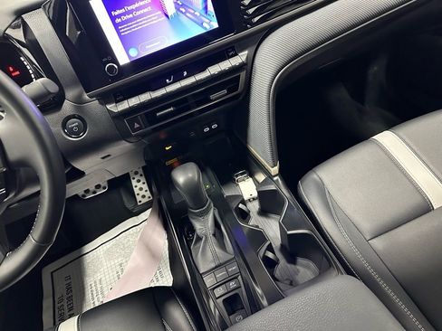 Used 2025 Toyota Camry SE image 40