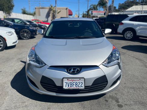 Used 2016 Hyundai Veloster image 2
