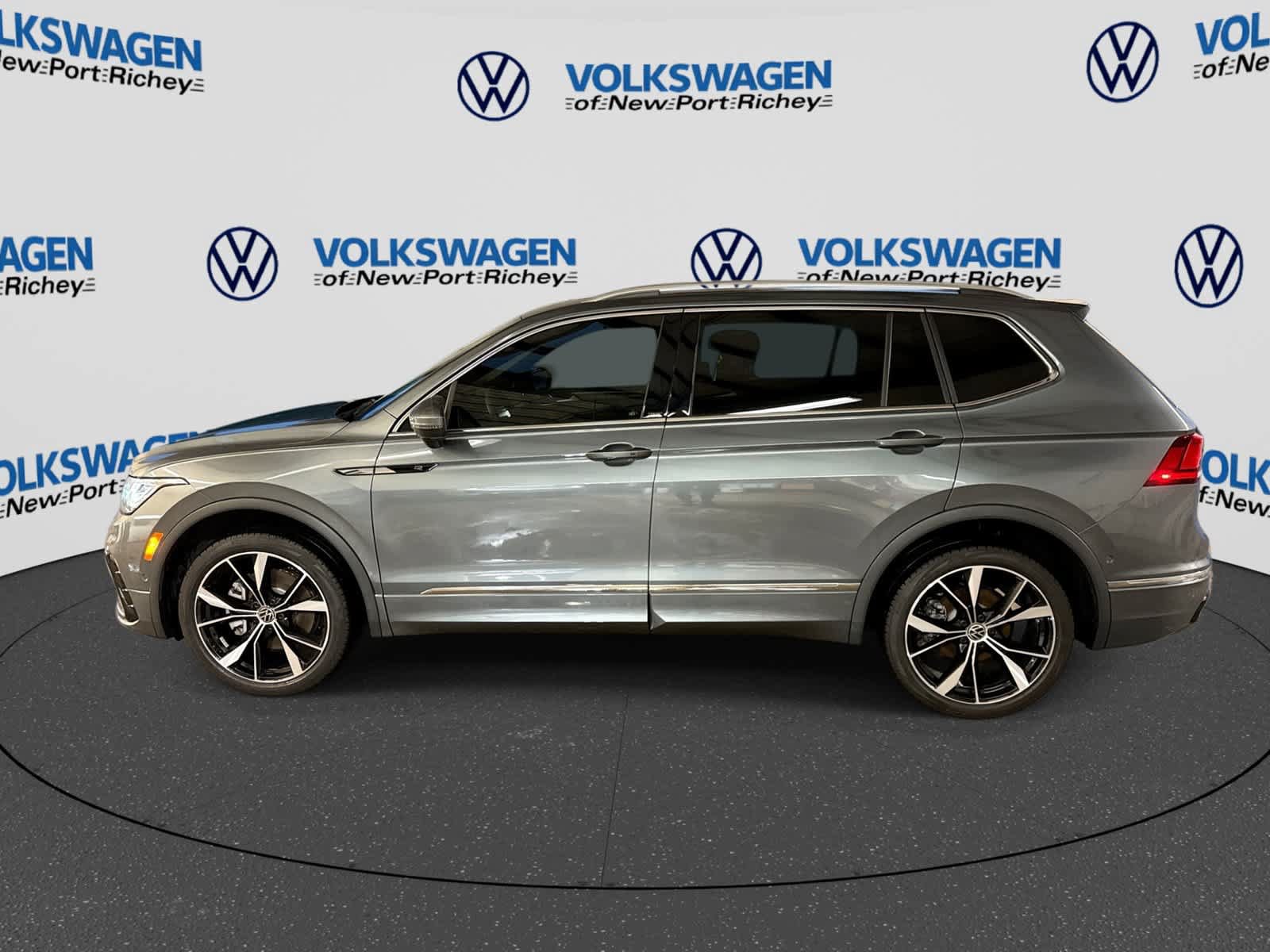 Used 2024 Volkswagen Tiguan SEL R-Line AWD/4WD image 11