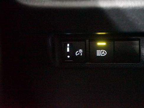 Used 2024 Toyota RAV4 XLE FWD image 24