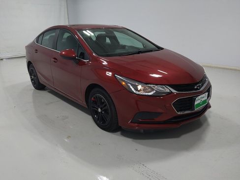 Used 2018 Chevrolet Cruze LT FWD image 13