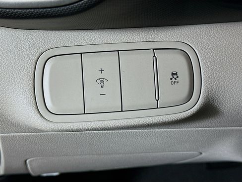 Used 2024 Hyundai Venue SEL image 17