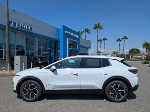 Used 2026 Chevrolet Equinox EV LT image 2