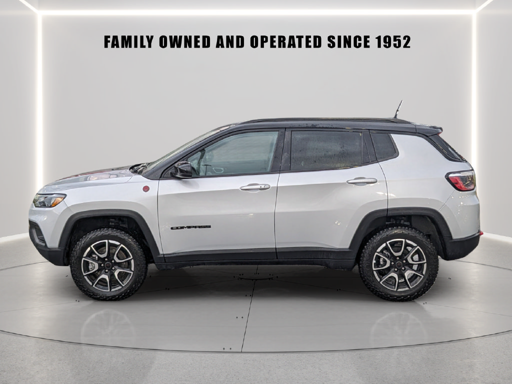 Used 2026 Jeep Compass Trailhawk AWD/4WD image 3