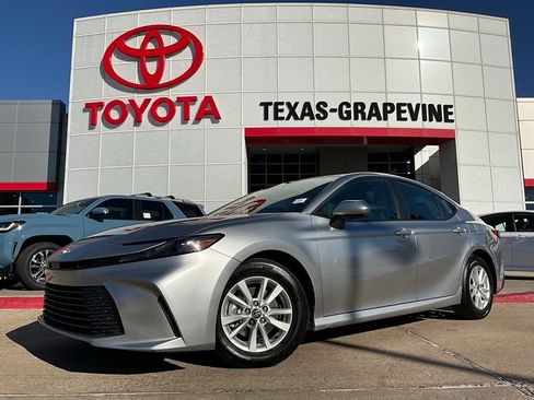 Used 2025 Toyota Camry LE image 2