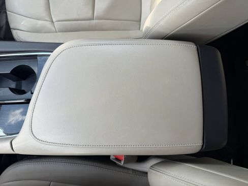 Used 2019 Buick Enclave Essence AWD/4WD image 30