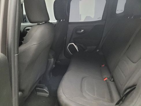 Used 2018 Jeep Renegade Latitude FWD image 18
