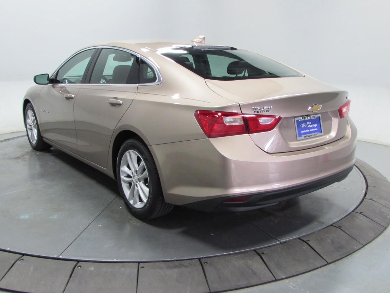Used 2018 Chevrolet Malibu LT w/ Leather Package FWD image 5