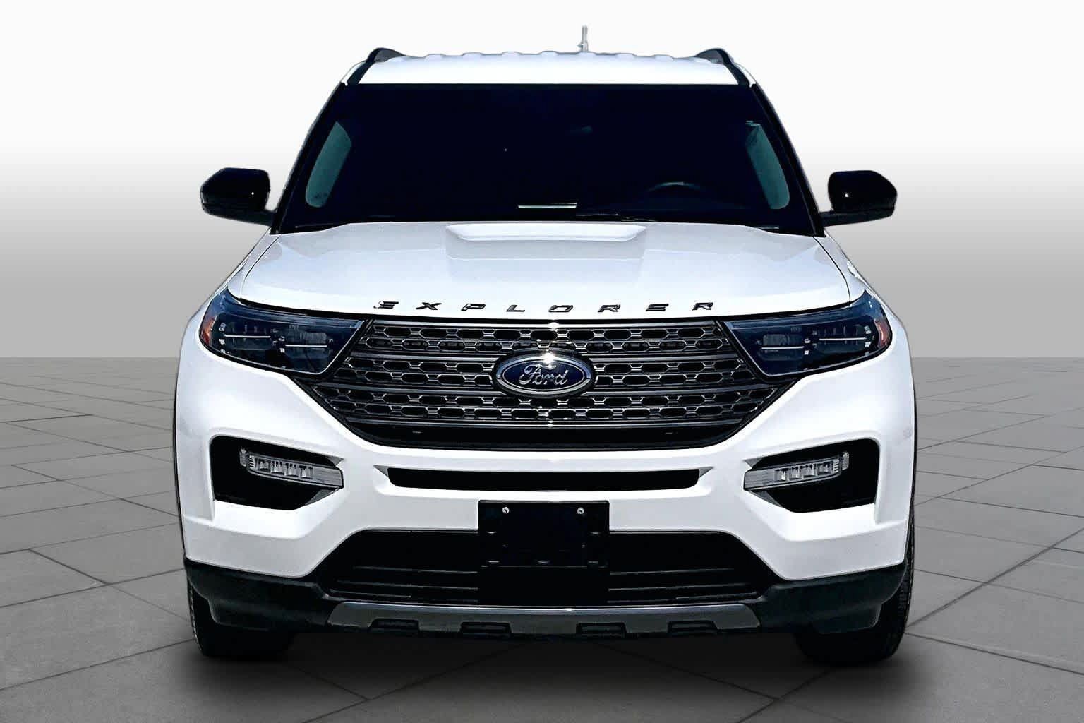 Used 2024 Ford Explorer XLT w/ Equipment Group 202A RWD image 3