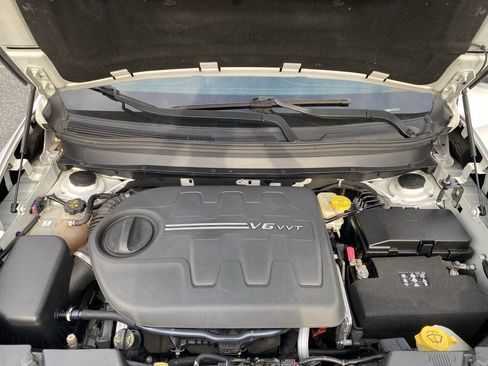 Used 2016 Jeep Cherokee Latitude w/ Cold Weather Group AWD/4WD image 35